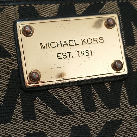 Michael Kors Monogram Wallet - Picture 2 of 12